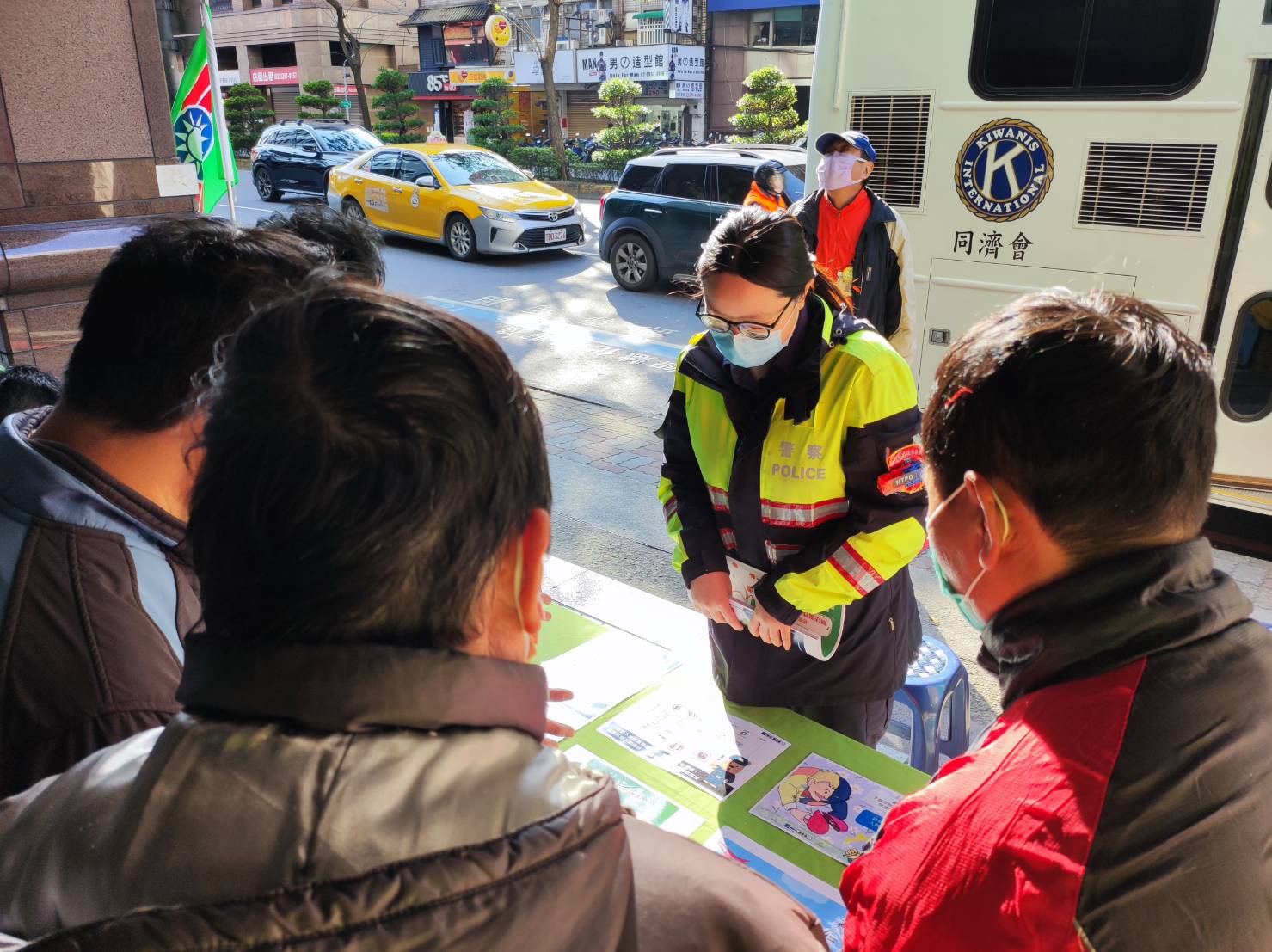 配合新北市救國團設攤宣導