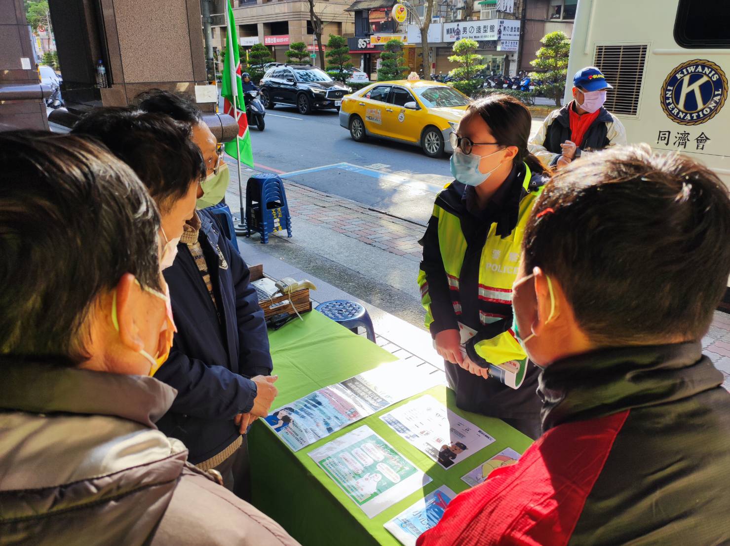 配合新北市救國團設攤宣導