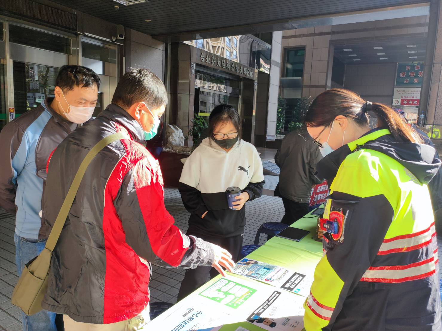 配合新北市救國團設攤宣導